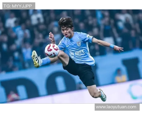 足球历史上以手拨球著称的球星及其经典瞬间分析